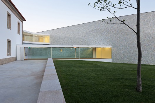 Combatentes Educational Center / Cannatà & Fernandes