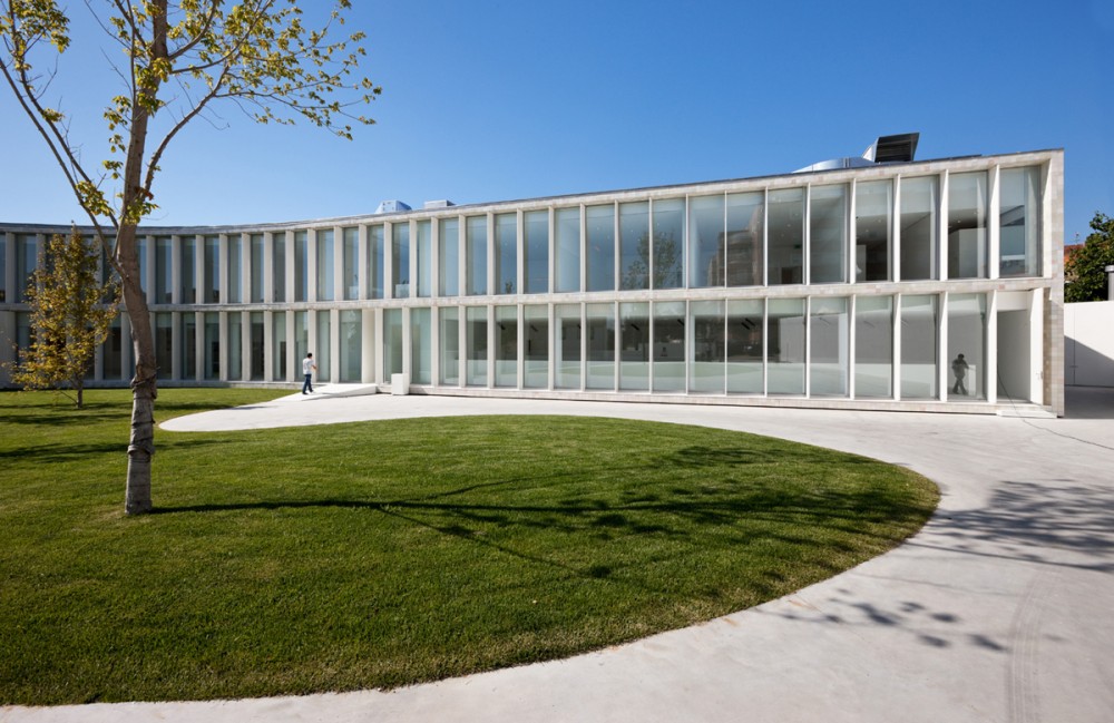 Combatentes Educational Center / Cannatà & Fernandes