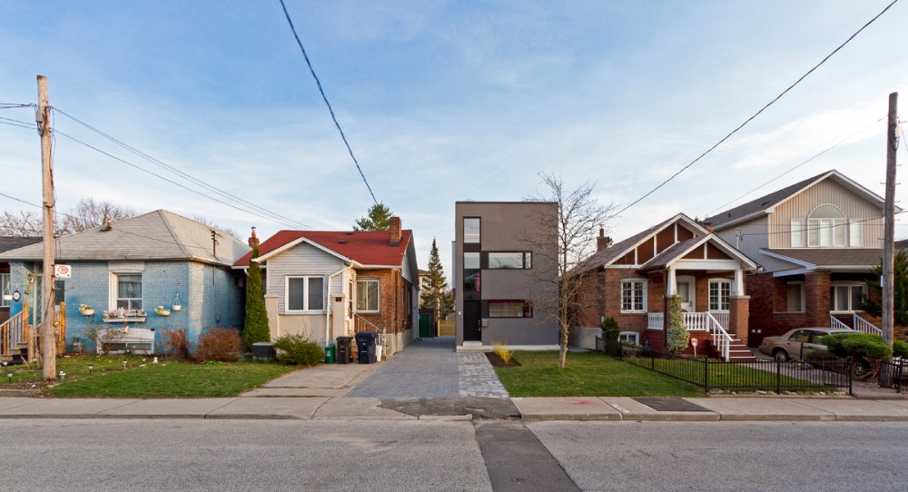 Whale House / Atelier rzlbd