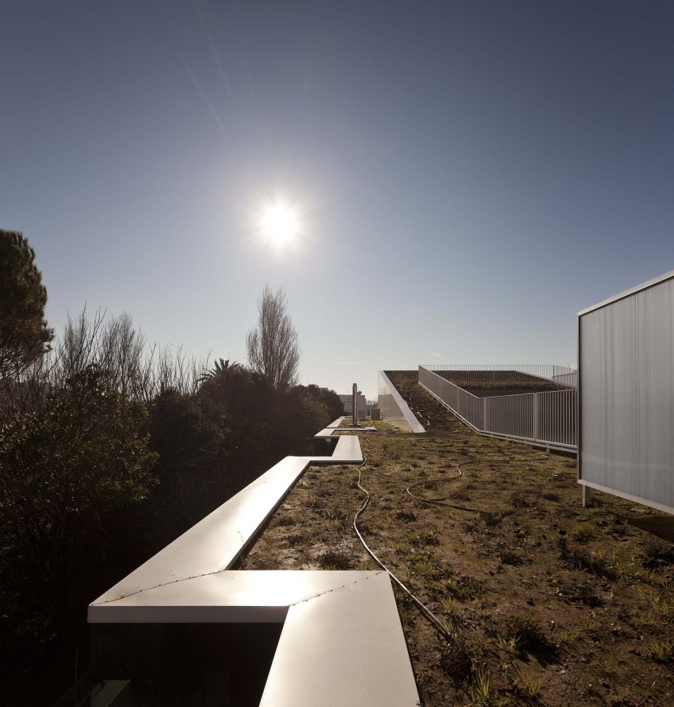 Center School S.Miguel de Nevogilde / AVA Architects