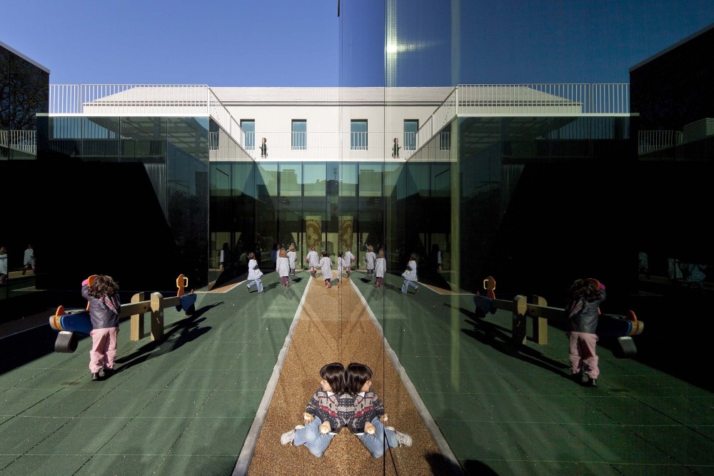 Center School S.Miguel de Nevogilde / AVA Architects