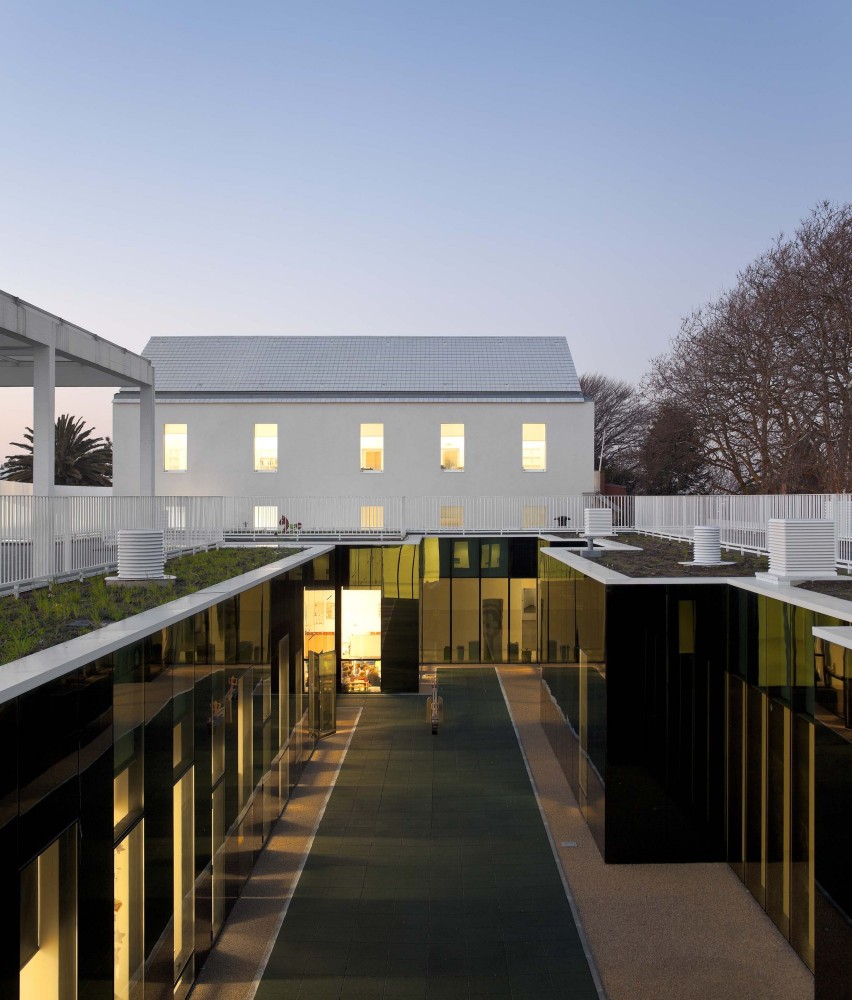 Center School S.Miguel de Nevogilde / AVA Architects