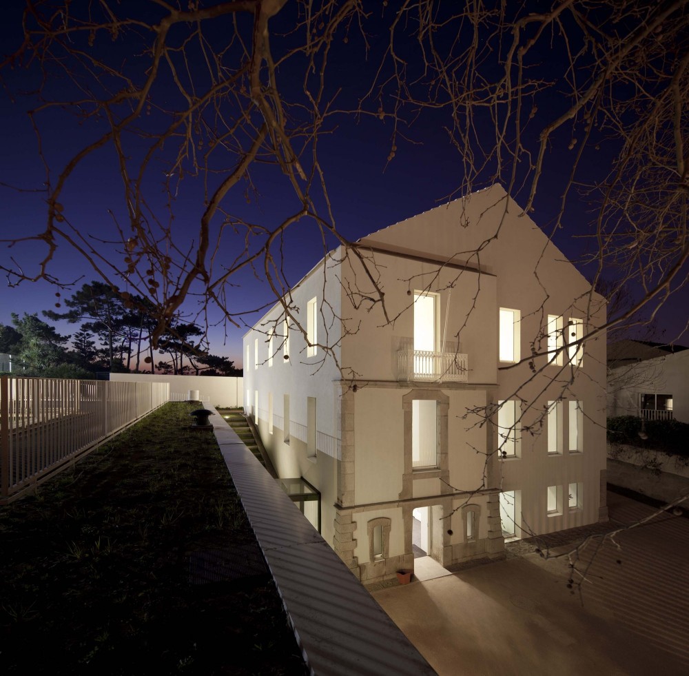 Center School S.Miguel de Nevogilde / AVA Architects