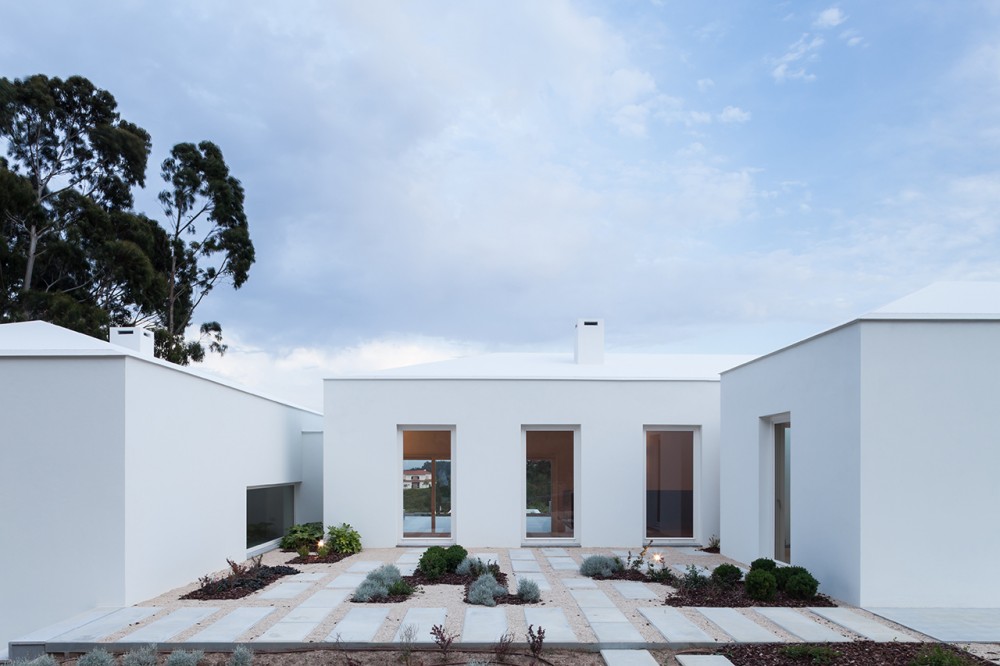 House in Belas / CHP Arquitectos