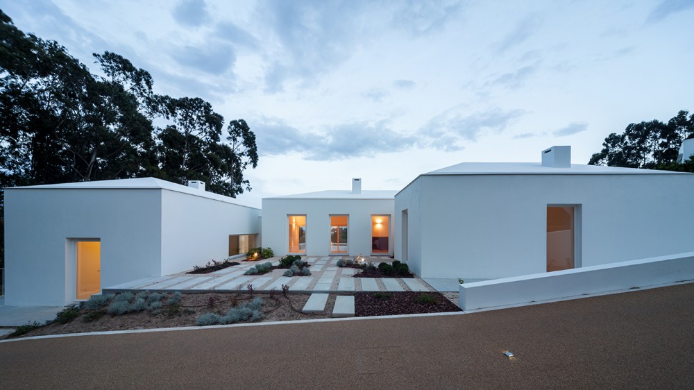 House in Belas / CHP Arquitectos