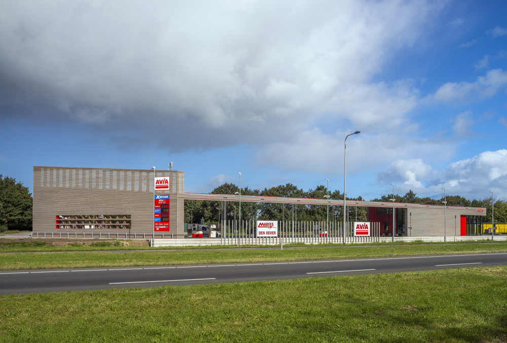 Sustainable Gas Station Avia Marees / Knevel Architecten