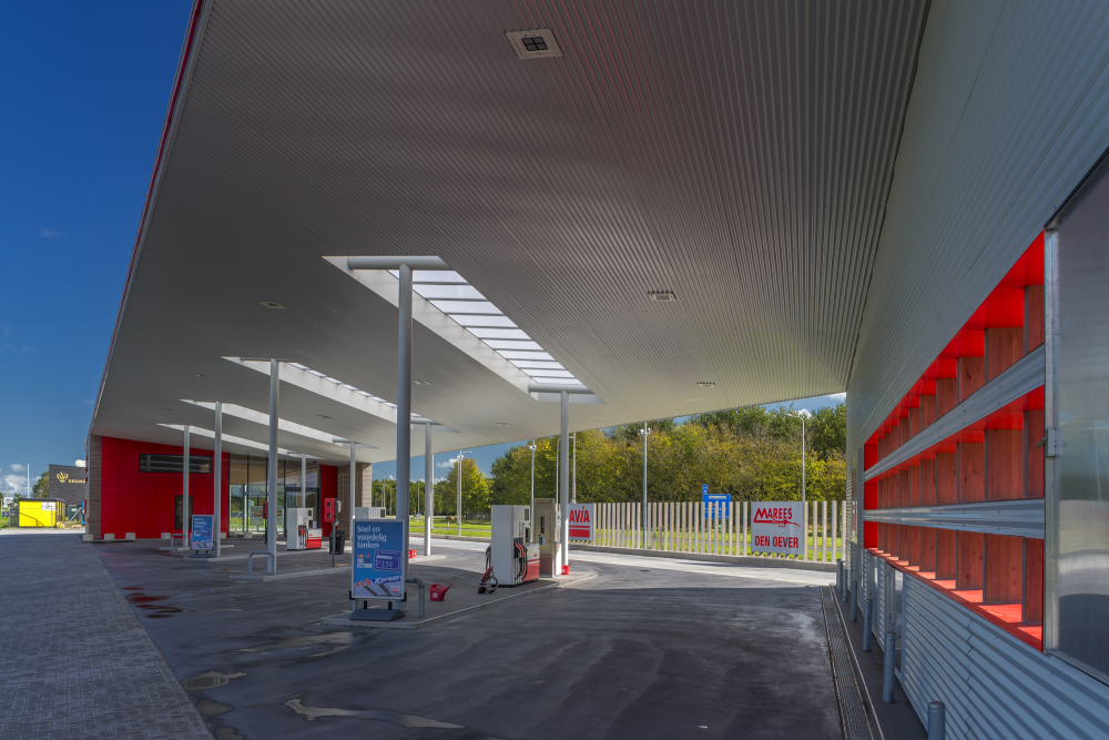 Sustainable Gas Station Avia Marees / Knevel Architecten