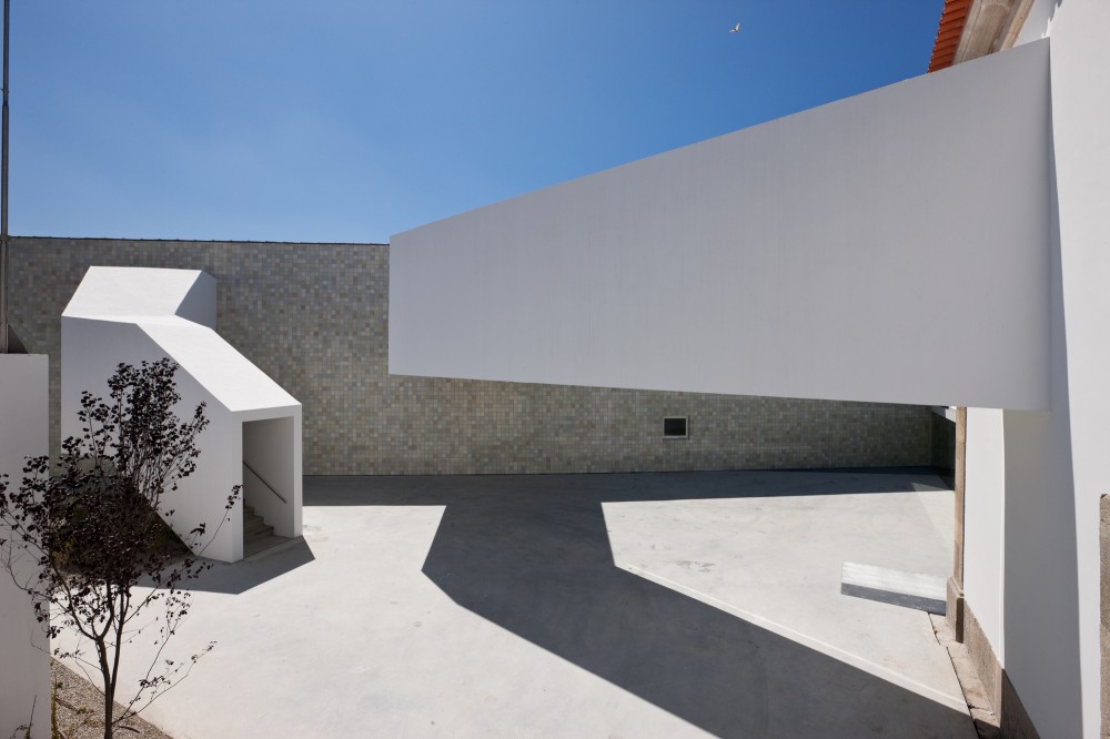 Combatentes Educational Center / Cannatà & Fernandes