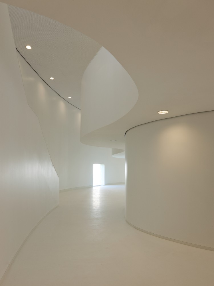 Combatentes Educational Center / Cannatà & Fernandes