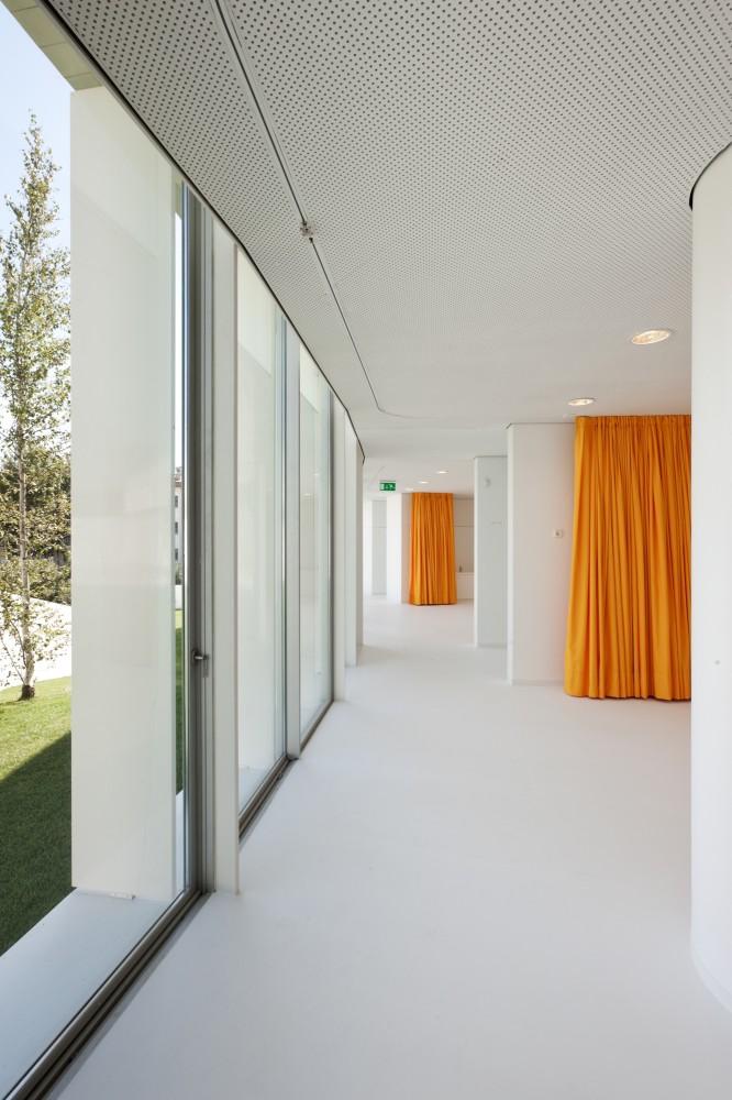 Combatentes Educational Center / Cannatà & Fernandes