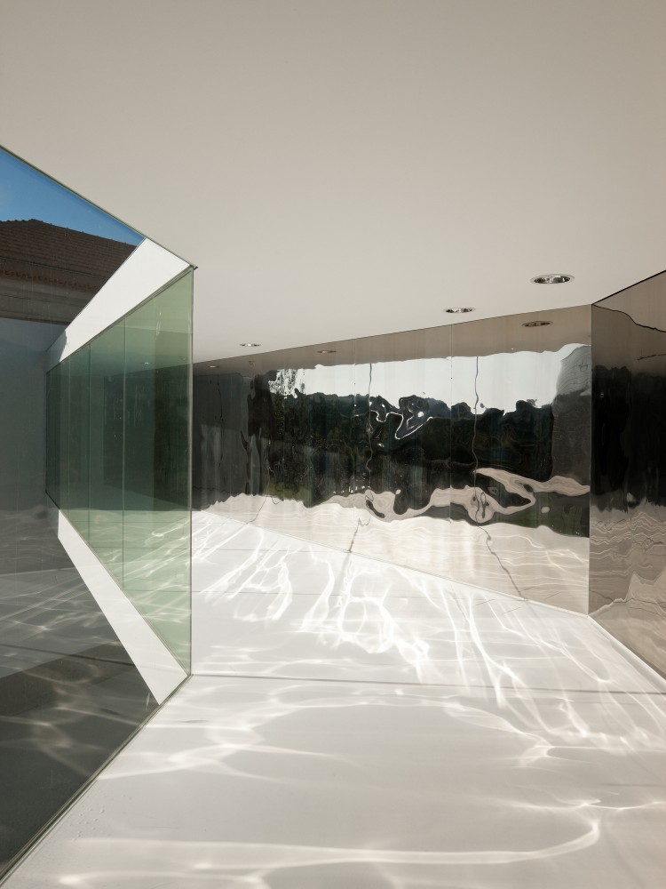 Combatentes Educational Center / Cannatà & Fernandes
