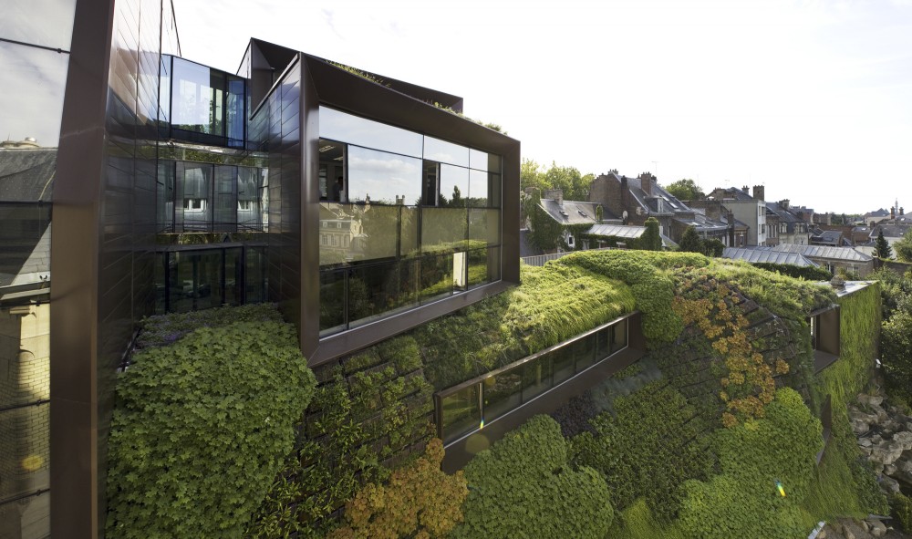 Regional Chamber of Commerce and Industry / Chartier-Corbasson Architects