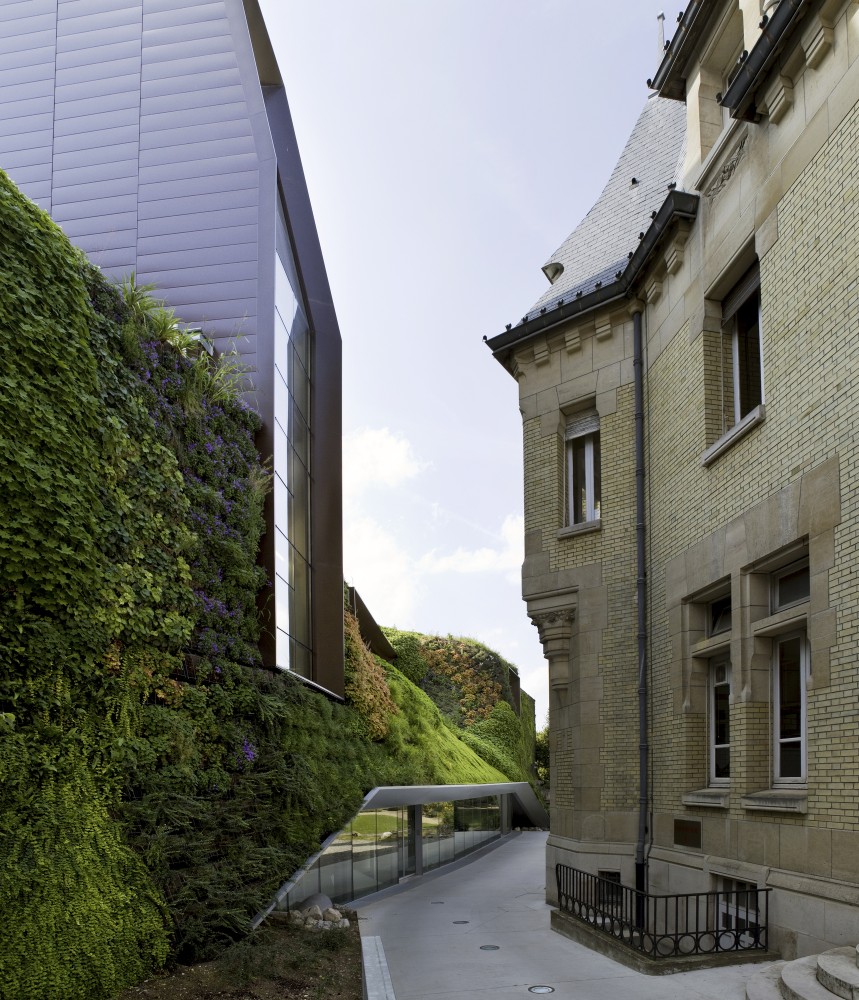 Regional Chamber of Commerce and Industry / Chartier-Corbasson Architects