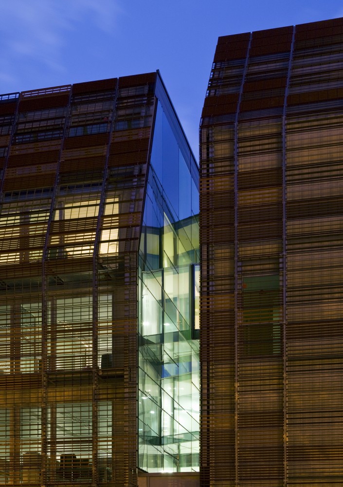 Regional Chamber of Commerce and Industry / Chartier-Corbasson Architects