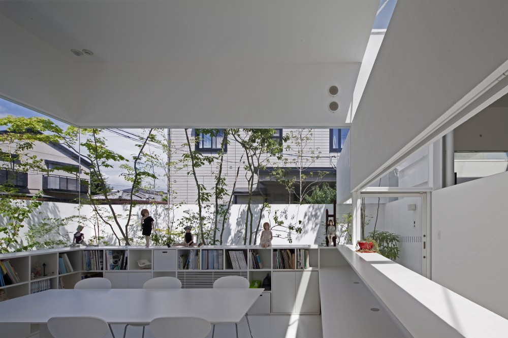 Atelier-Bisque Doll / UID Architects