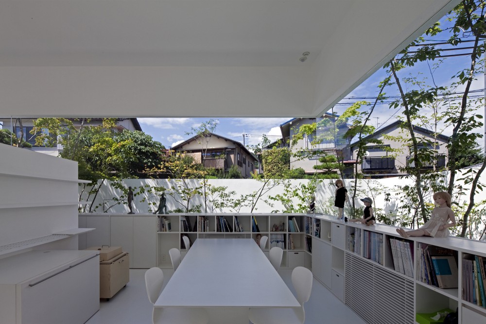Atelier-Bisque Doll / UID Architects