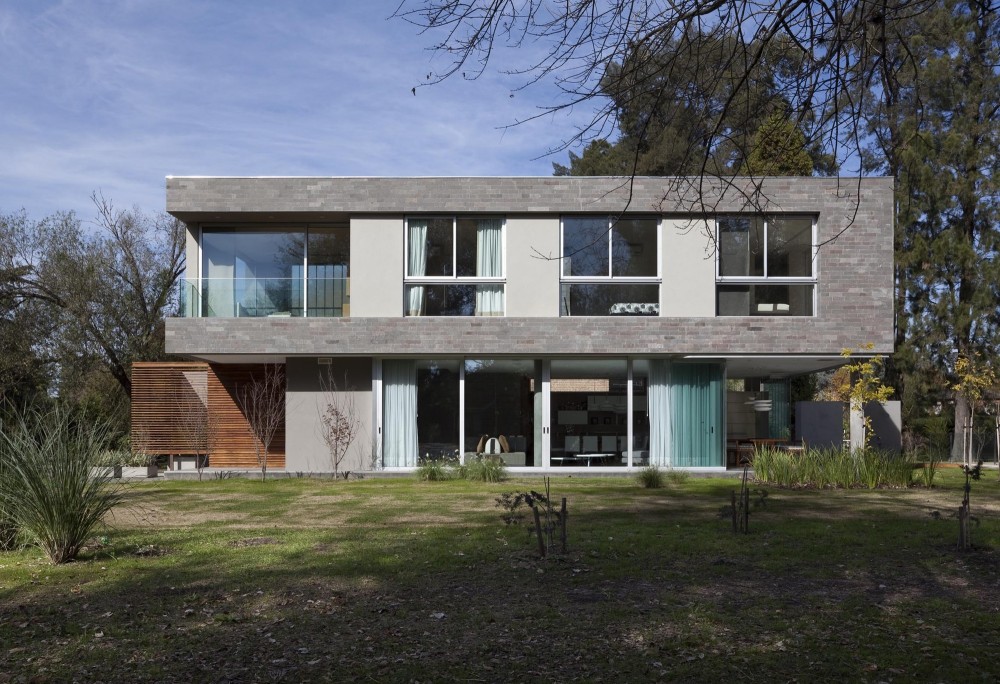House in Pilar / Estudio Parysow – Schargrodsky Arquitectos + Estudio Tarnofsky – Wilhelm