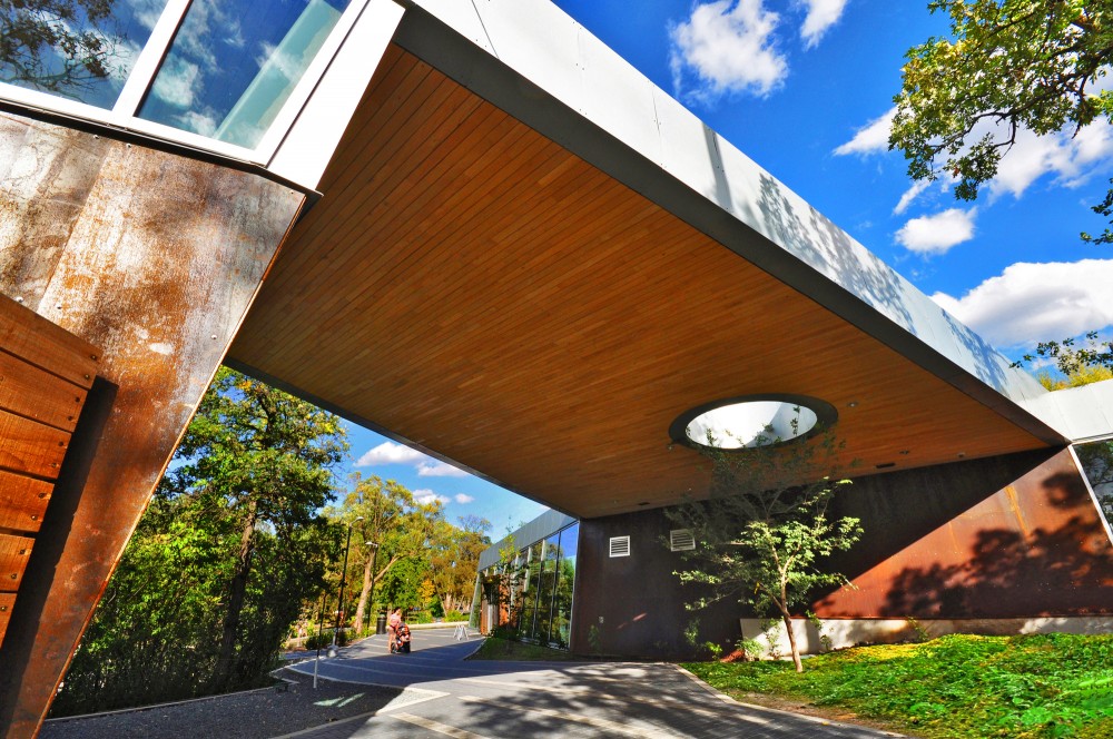 The Qualico Family Centre / Number TEN Architectural