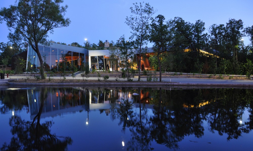 The Qualico Family Centre / Number TEN Architectural