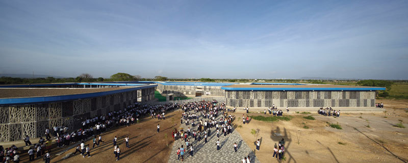 Flor del Campo Educational Center / Giancarlo Mazzanti + Felipe Mesa