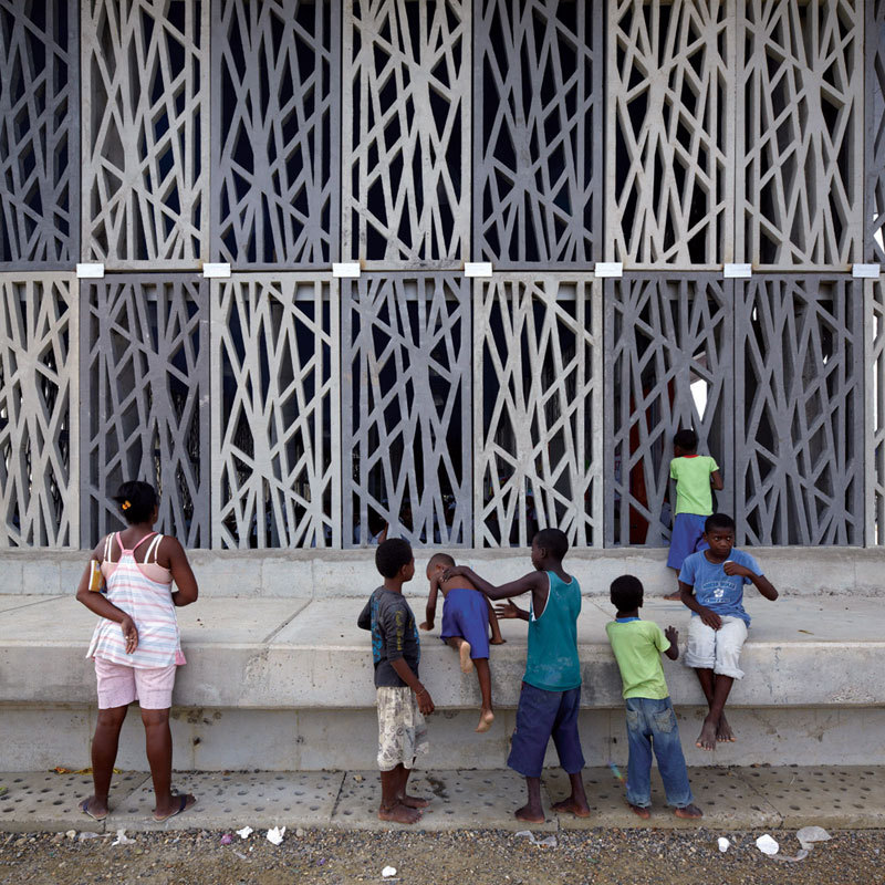 Flor del Campo Educational Center / Giancarlo Mazzanti + Felipe Mesa