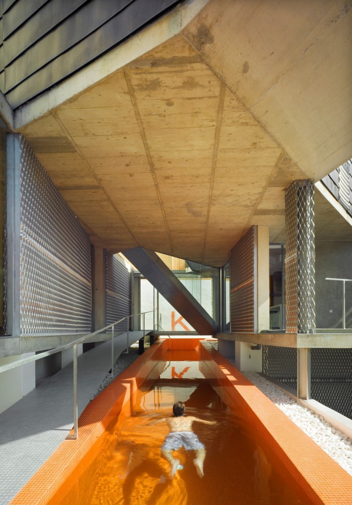 Pool House / Joaquín Alvado Bañón