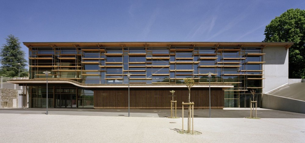Sunny Gymnasium / Tekhnê Architectes