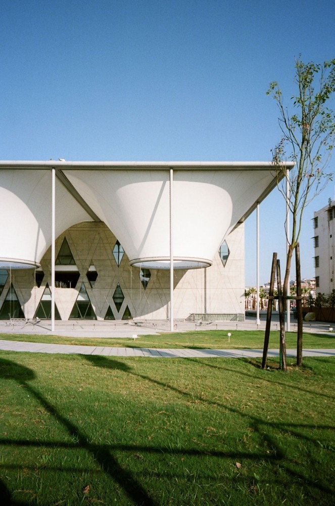 Dadong Art Center / Cie + MAYU architects