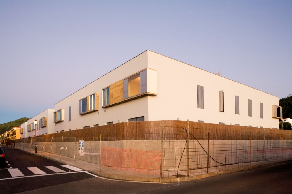 27 VPO / Equipo Olivares Arquitectos