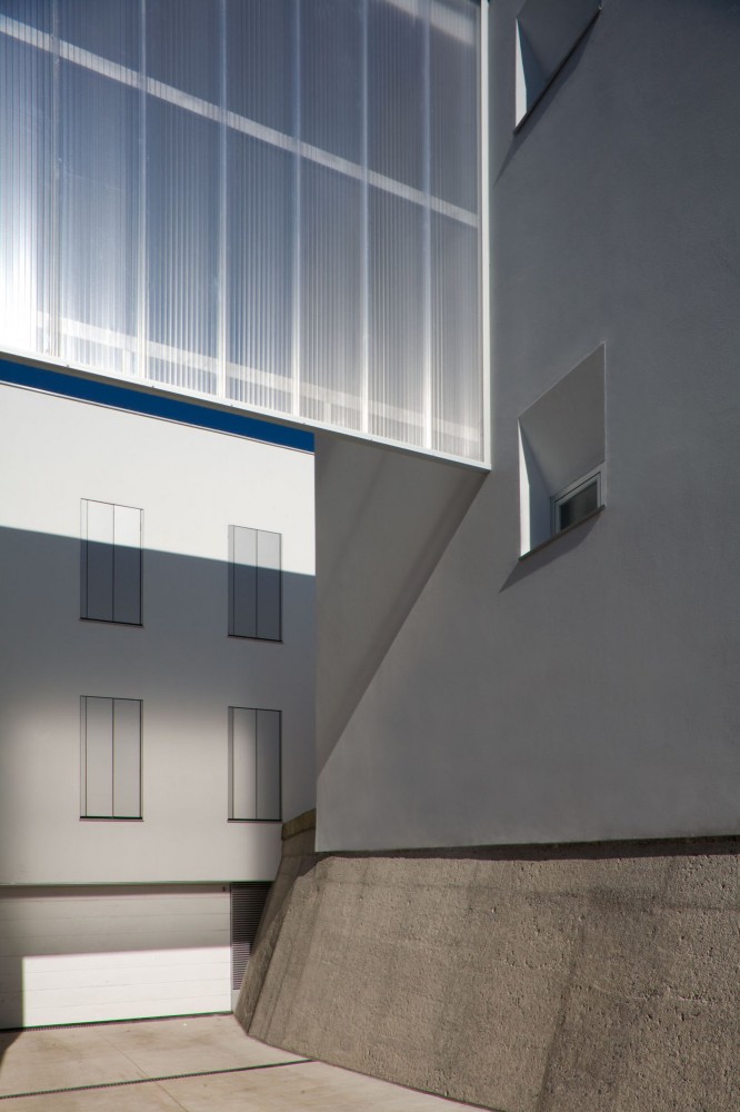 27 VPO / Equipo Olivares Arquitectos