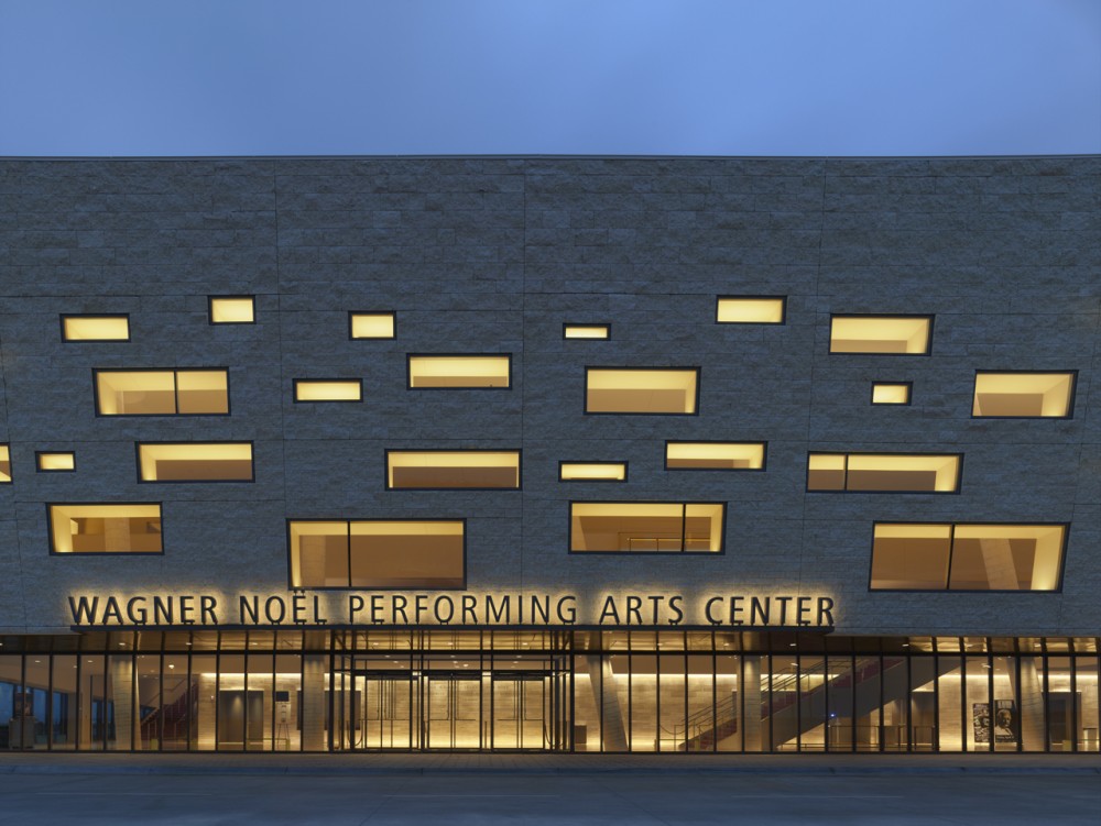 Wagner Noël Performing Arts Center / Boora Architects + Rhotenberry Wellen Architects