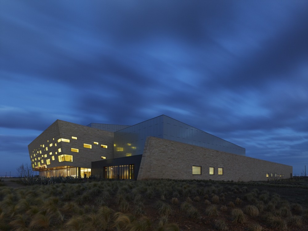 Wagner Noël Performing Arts Center / Boora Architects + Rhotenberry Wellen Architects