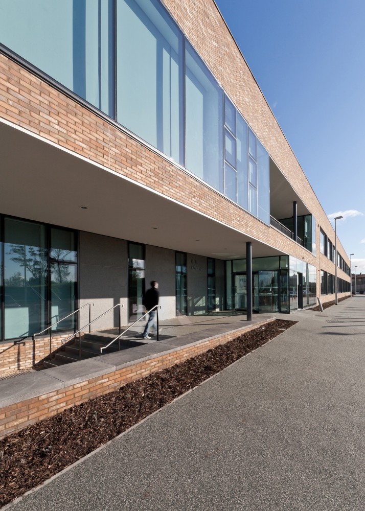 Forth Valley College / Reiach and Hall Architects