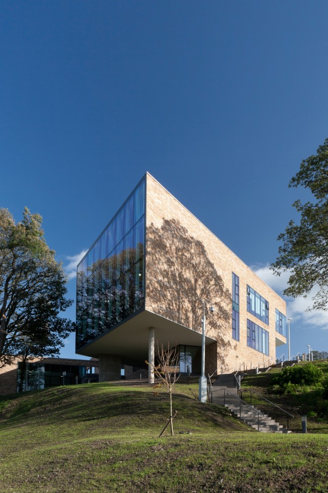 Forth Valley College / Reiach and Hall Architects
