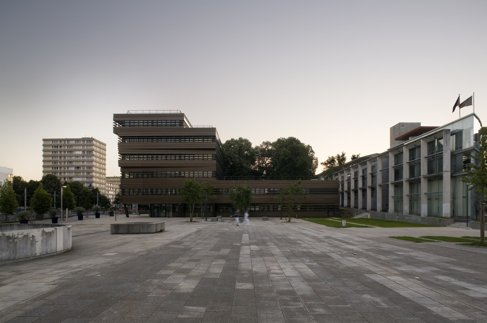 Hérouville-Saint-Clair Hotel / Platform Architectures