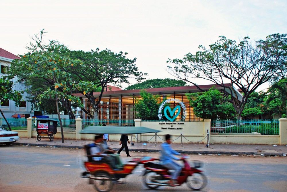 Friends Center at Angkor Hospital for Children / COOKFOX