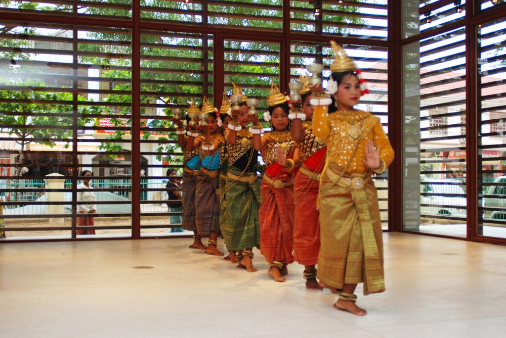 Friends Center at Angkor Hospital for Children / COOKFOX