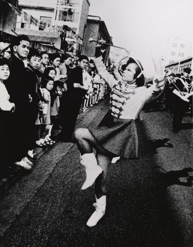 Moriyama Daidō. Baton Twirler (Baton towarā)