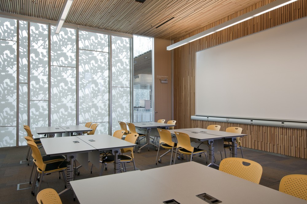 South Mountain Community Library / Richärd+Bauer