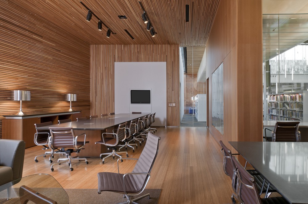 South Mountain Community Library / Richärd+Bauer