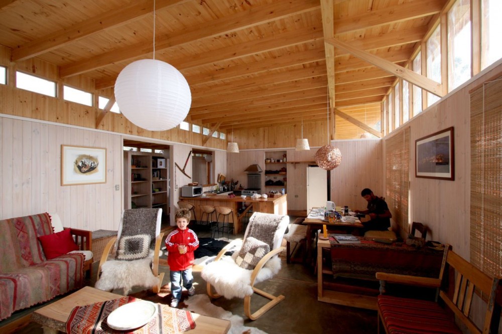 Enlargement of Los Alamos House / Rodrigo Piwonka Ariztía + Juan Luis Martínez Nahuel