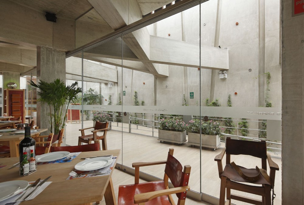 Pescados Capitales Restaurant / GonzalezMoix