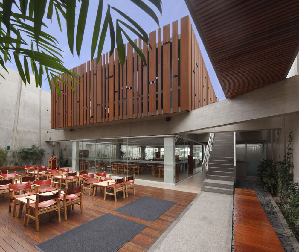 Pescados Capitales Restaurant / GonzalezMoix