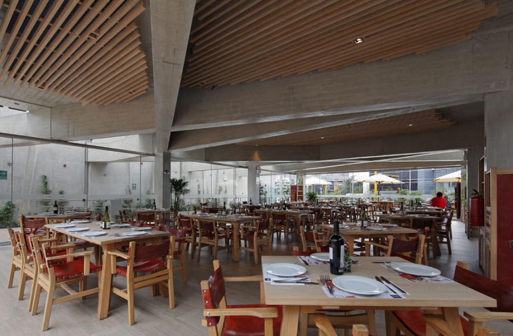 Pescados Capitales Restaurant / GonzalezMoix