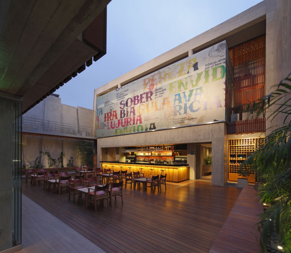 Pescados Capitales Restaurant / GonzalezMoix