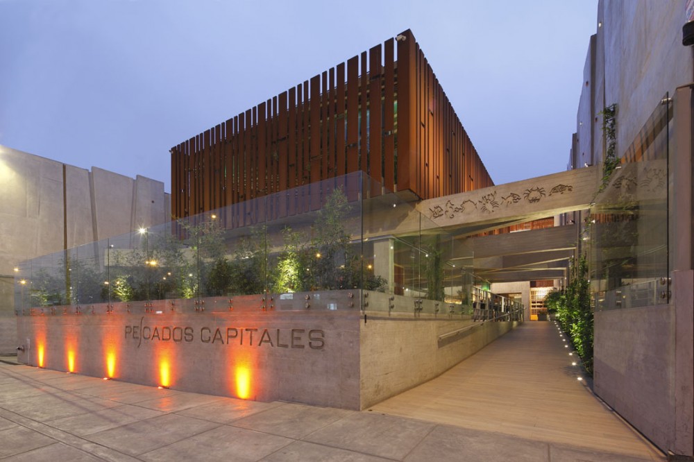 Pescados Capitales Restaurant / GonzalezMoix
