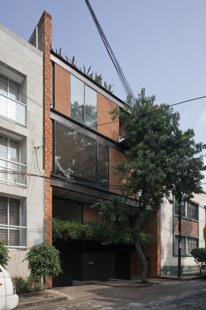 Ucello / Nicolás Vásquez