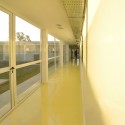 Edificio de Laboratorios - Ramón Carrillo / Moscato Schere Todo Terreno + MS+ DPF UNLa 4-_patio-_pasillo