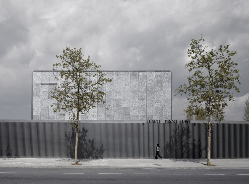 Evangelical Temple in Terrassa / OAB