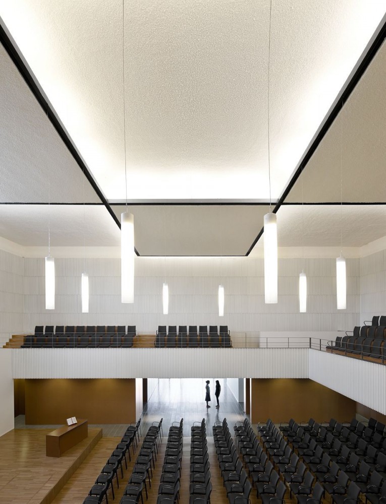 Evangelical Temple in Terrassa / OAB